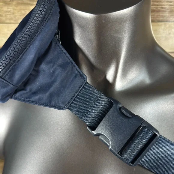 lululemon athletica Navy Everywhere Belt Bag - Picture 5 of 7